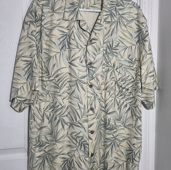 Tommy Bahama Silk Floral Camp Shirt Size Large Short Sleeves Chest 24" - Picture 3 of 6